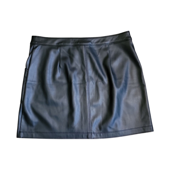Faux Leather Mini Skirt Size XL - Picture 2 of 7
